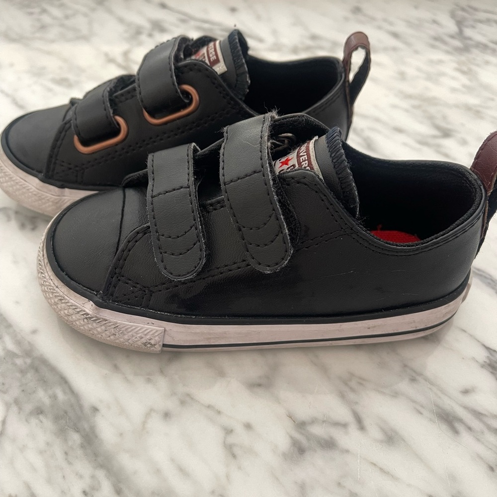 Converse Chuck Taylor All Star V2 Leather Sneakers - Black